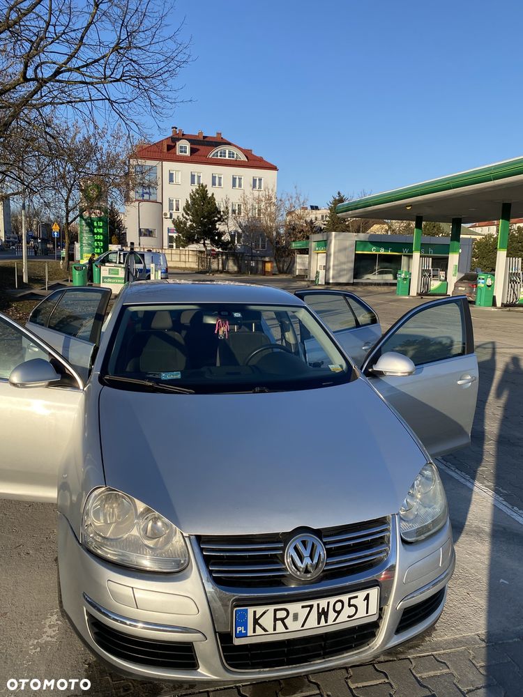 Volkswagen Jetta - 1
