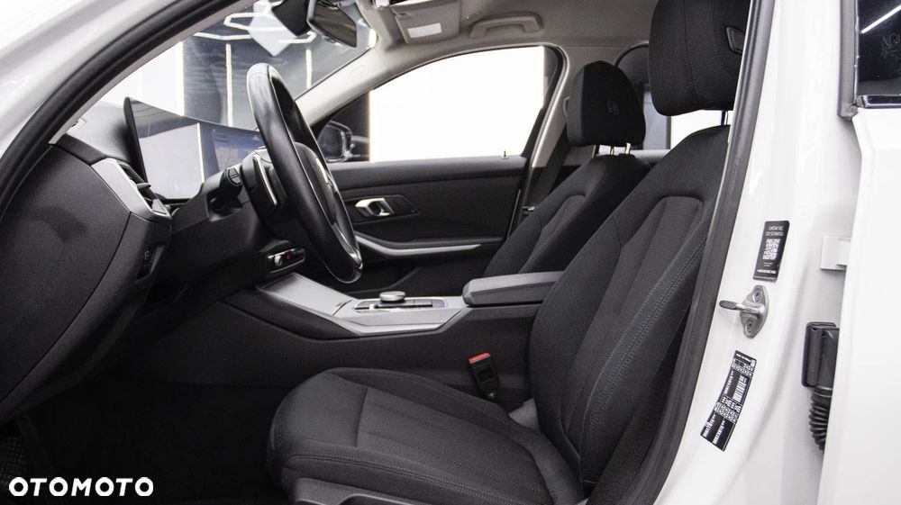 BMW Seria 3 318i Sport Line - 18