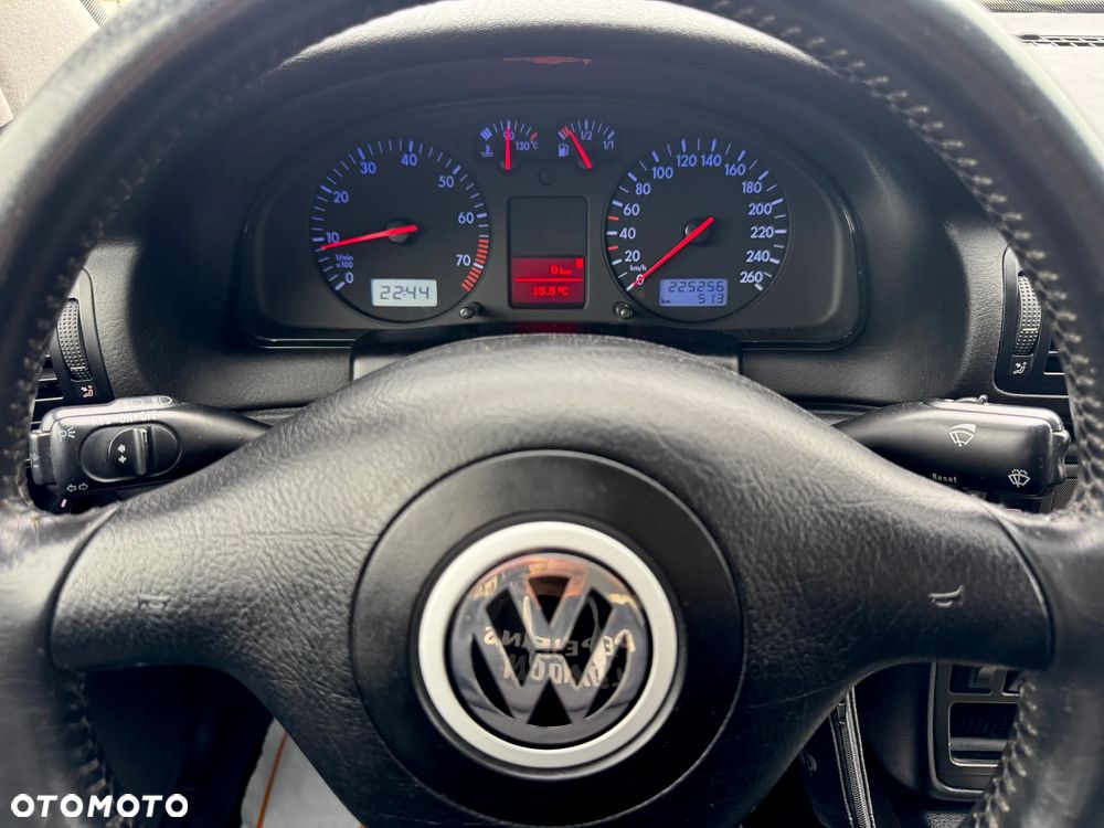 Volkswagen Passat 1.8 Comfortline - 12