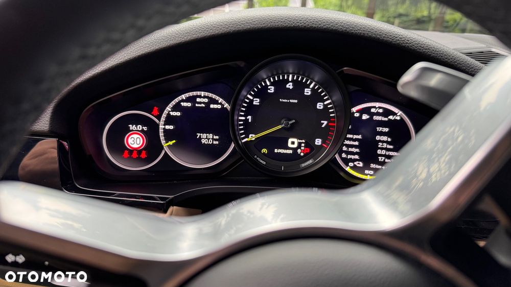 Porsche Cayenne E-Hybrid - 9