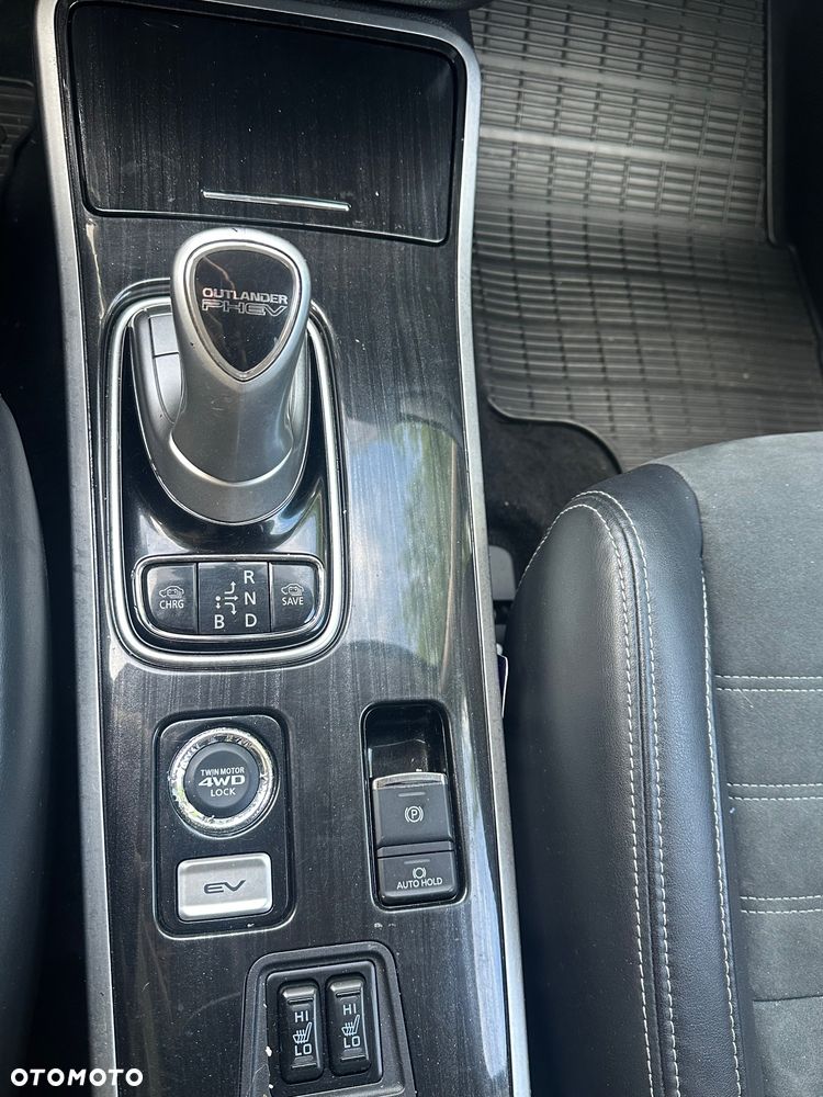 Mitsubishi Outlander 2.0 4WD Plus - 14