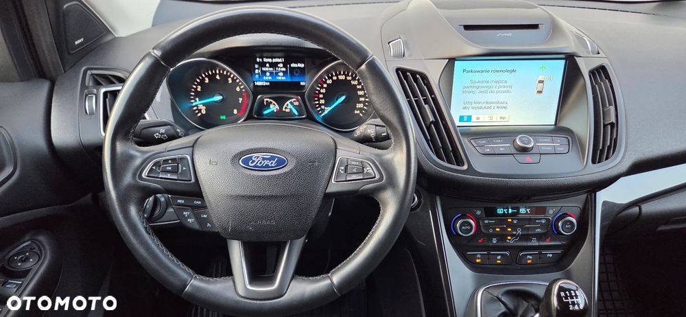 Ford Kuga 1.5 EcoBoost 2x4 Titanium - 24