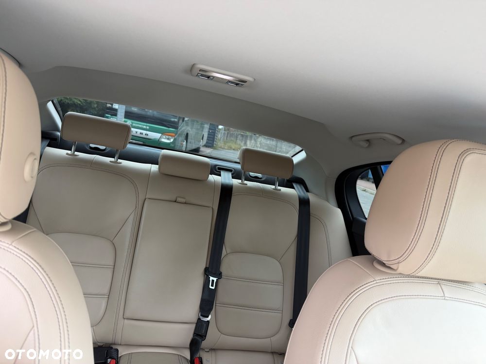 Jaguar XE 2.0 D Prestige - 12