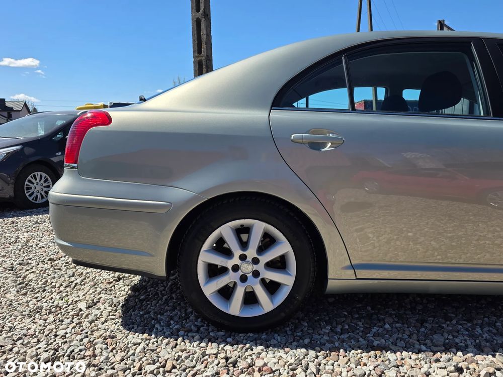 Toyota Avensis 2.0 VVT-i Sol - 10