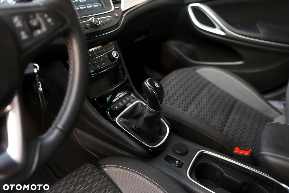 Opel Astra 1.2 T GS S&S - 25