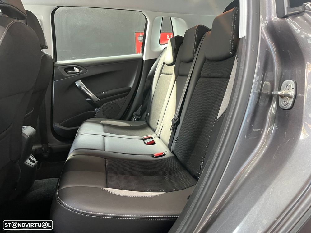 Peugeot 2008 1.2 PureTech Allure EAT6 - 10
