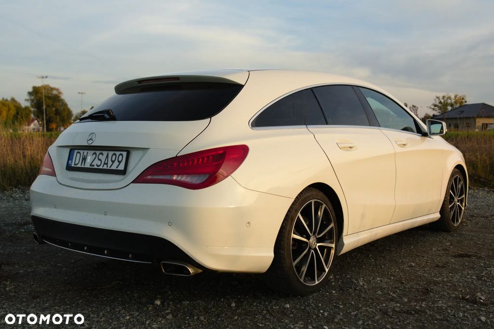 Mercedes-Benz CLA 200 7G-DCT - 4