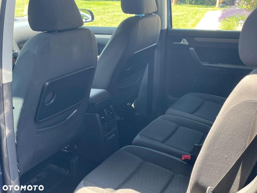 Volkswagen Touran - 12