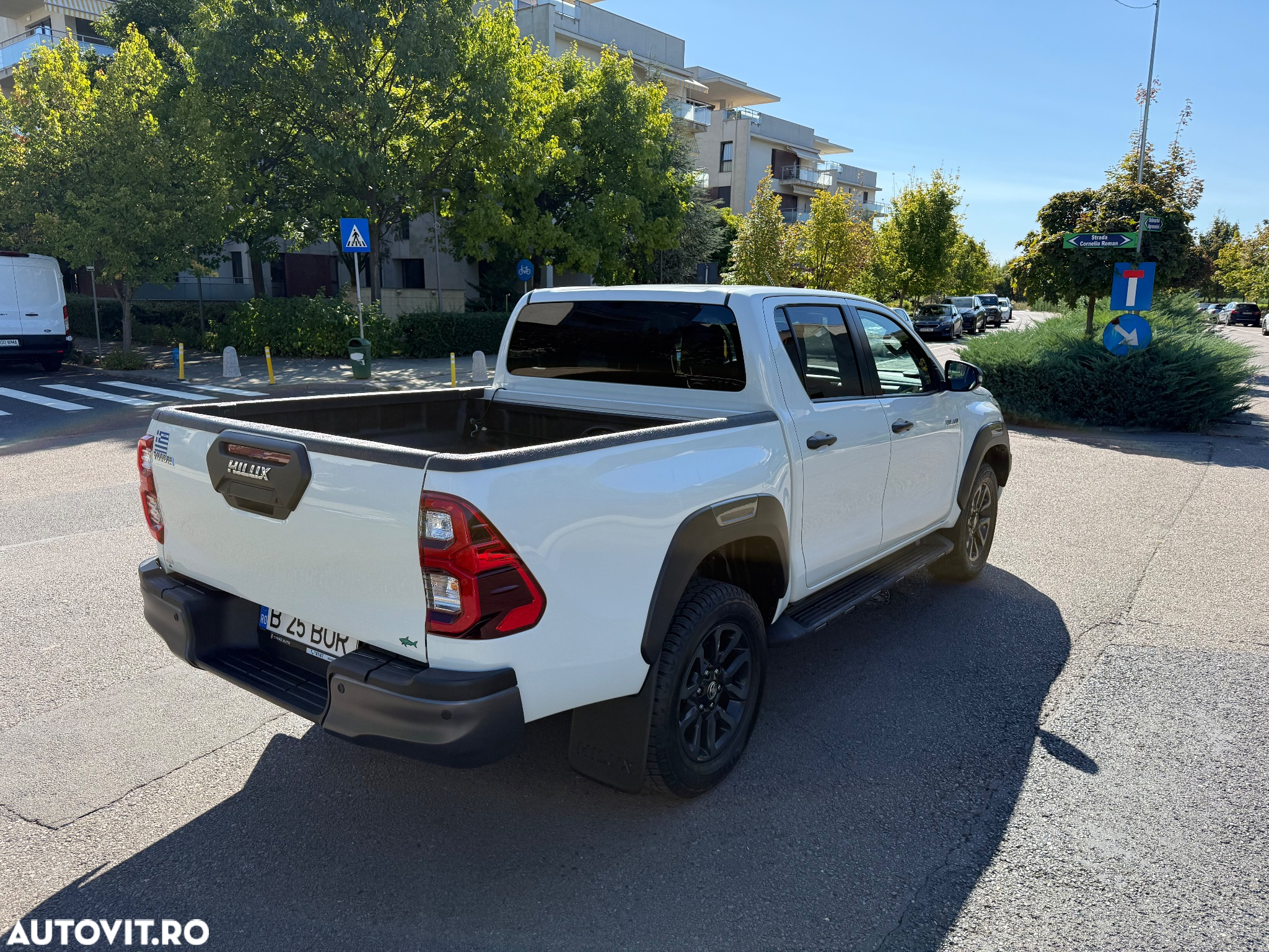 Toyota Hilux 2.8D 204CP 4x4 Double Cab AT Invincible Color Edition - 4