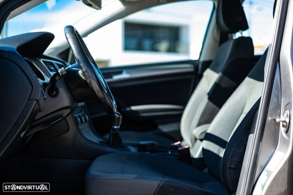 VW Golf 1.6 TDi Highline - 13