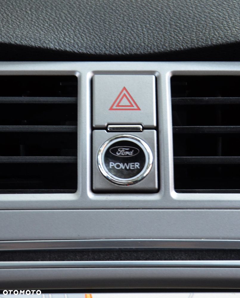 Ford Kuga 2.0 TDCi 2x4 Titanium - 20
