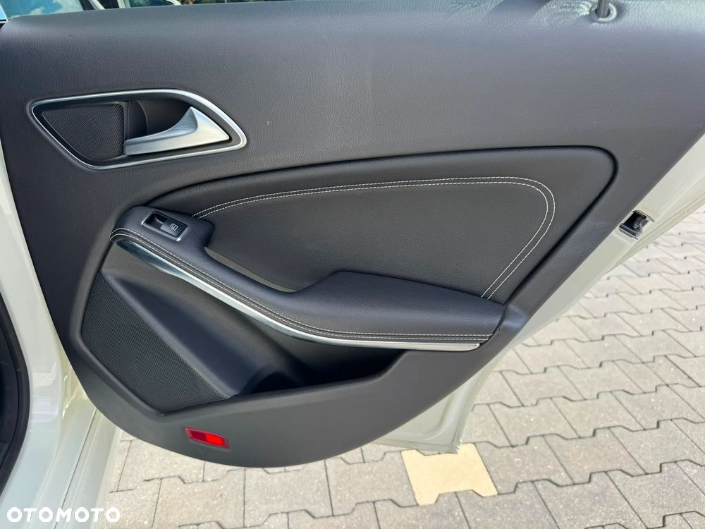 Mercedes-Benz CLA 250 7G-DCT - 11