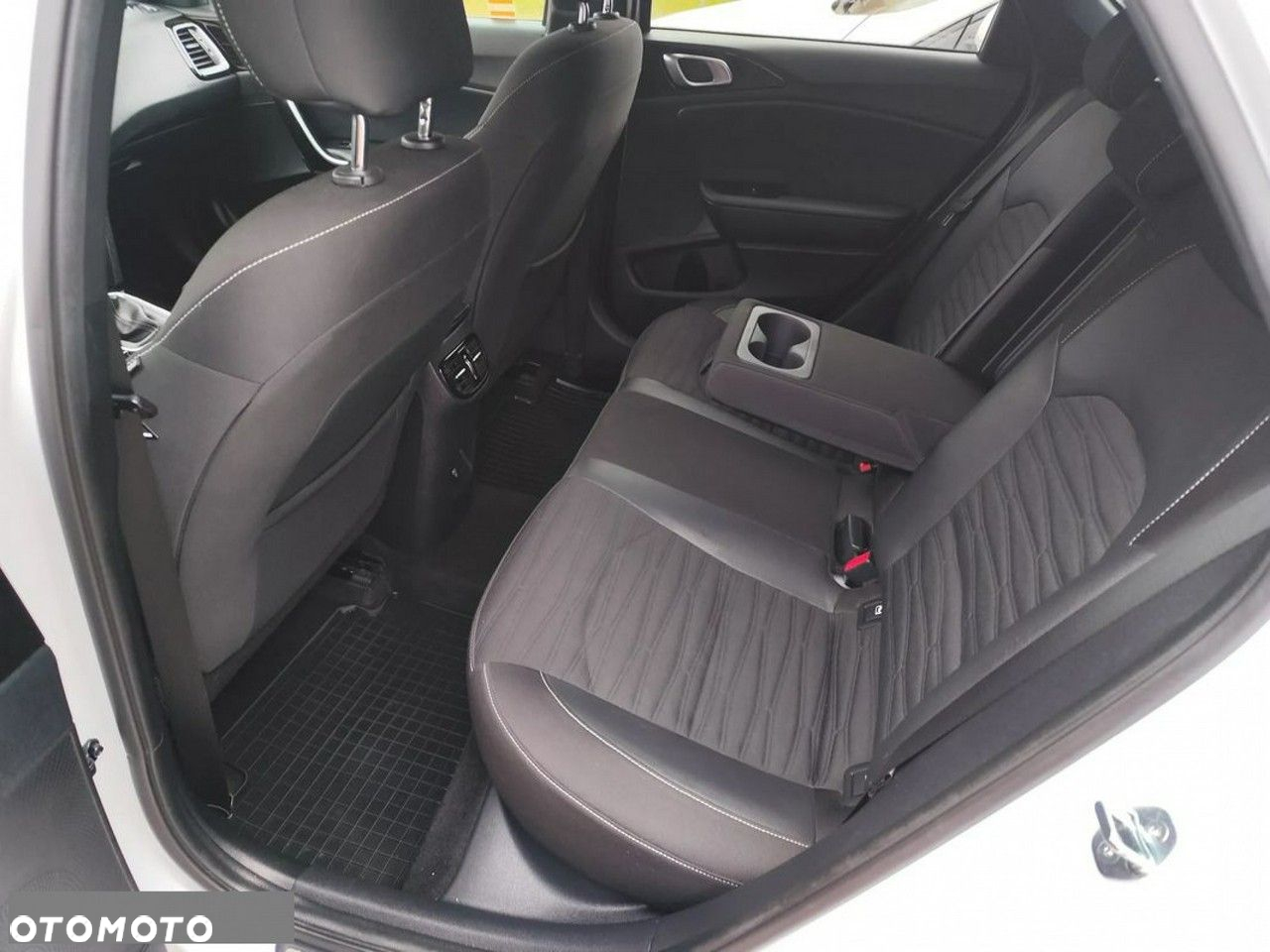 Kia ProCeed - 14