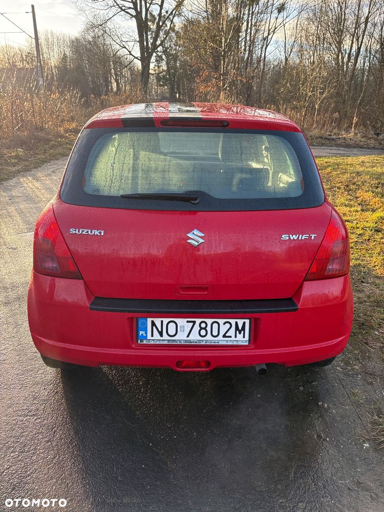 Suzuki Swift - 4