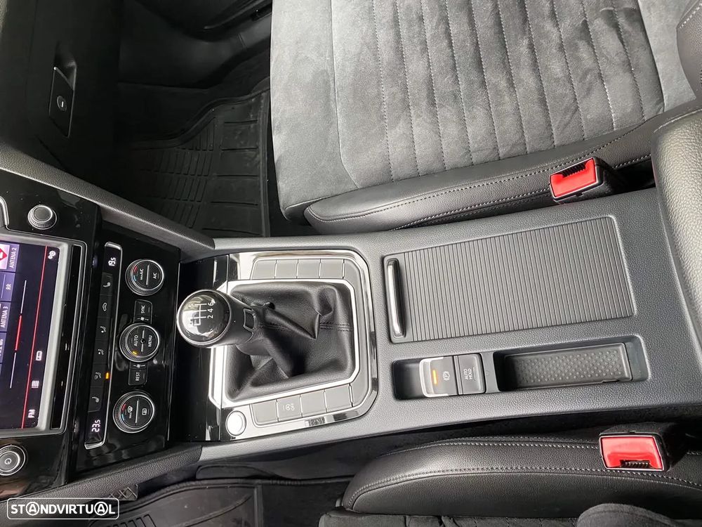 VW Passat Variant 2.0 TDI Confortline - 14
