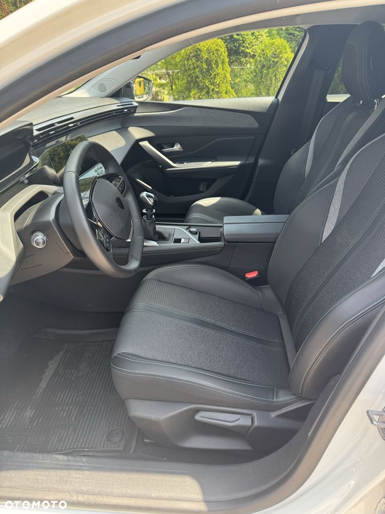Peugeot 308 - 8
