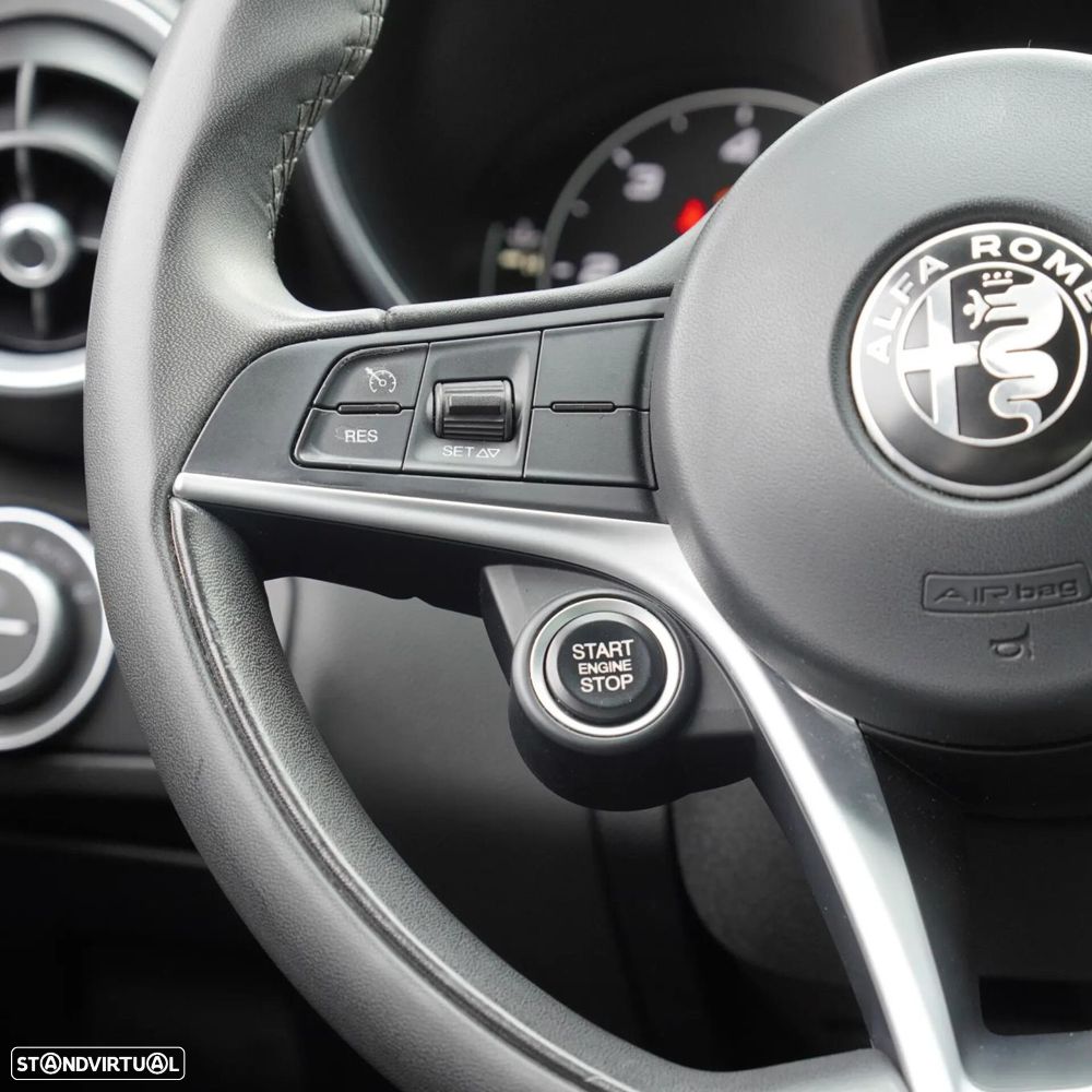 Alfa Romeo Giulia 2.2 D AT8 - 24