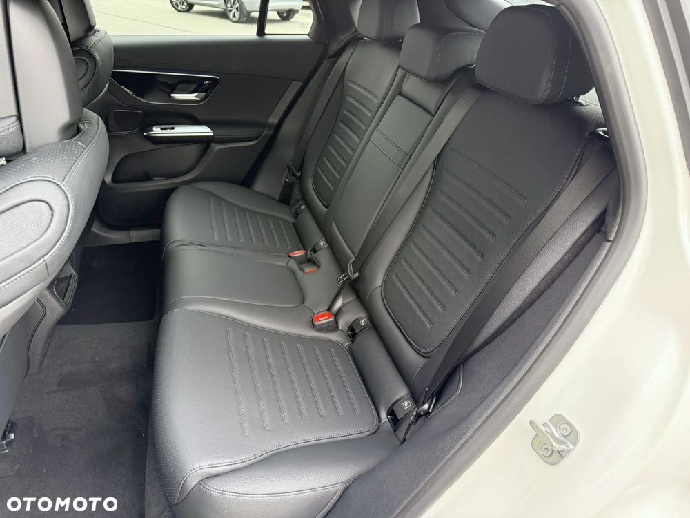 Mercedes-Benz GLC - 33