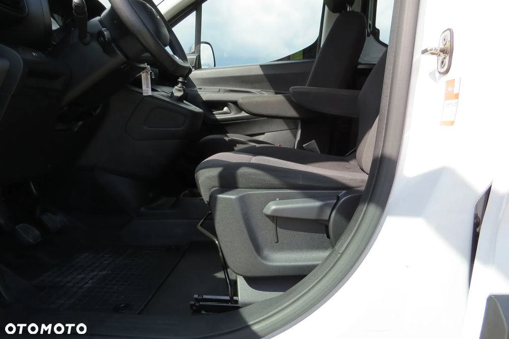 Toyota ProAce City 1.5 HDI Long Brygadówka 5 osób - 29
