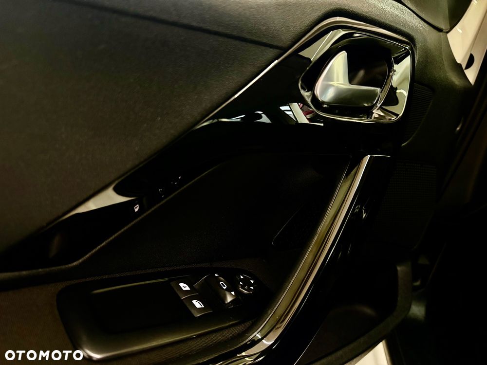 Peugeot 208 - 33