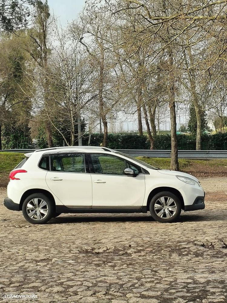Peugeot 2008 1.2 PureTech Allure - 4