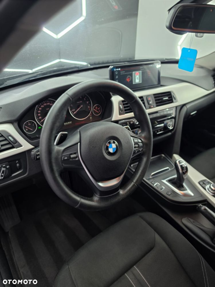 BMW Seria 3 320i - 11
