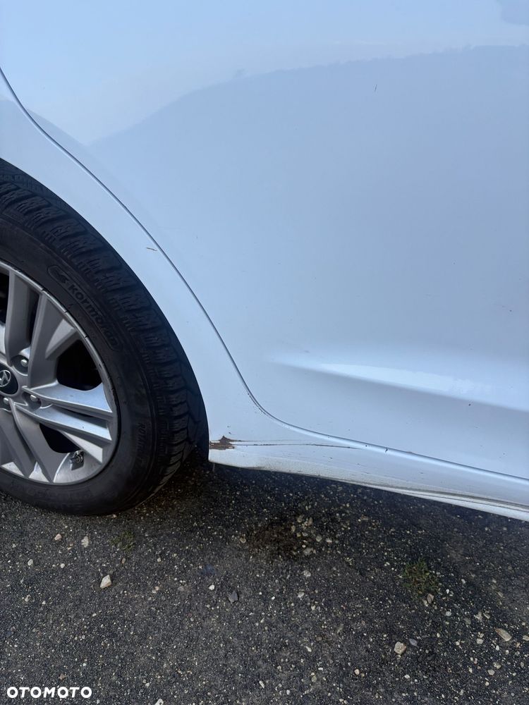 Hyundai Elantra 1.6 Comfort - 13