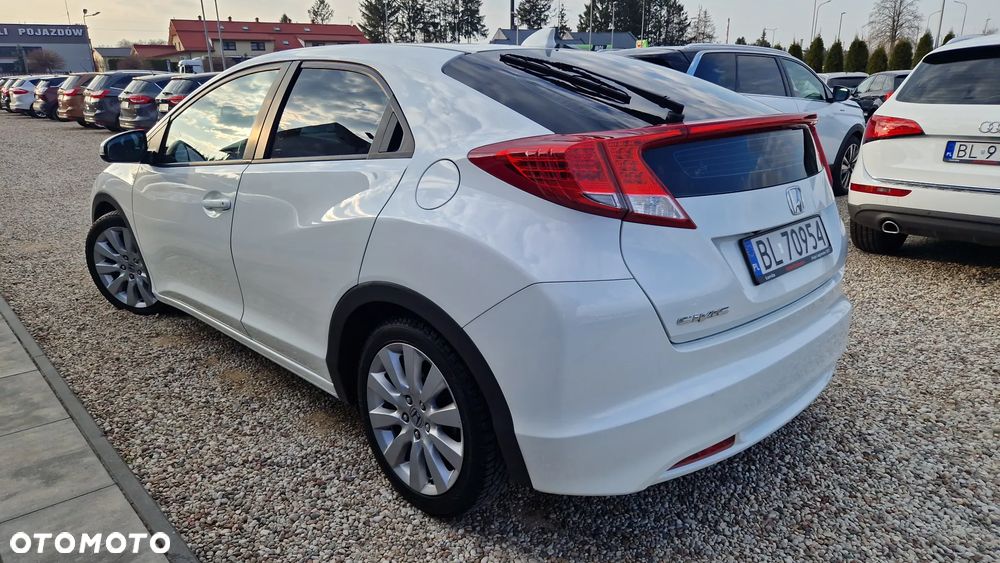 Honda Civic 1.8 i-VTEC Comfort Black Edition - 4