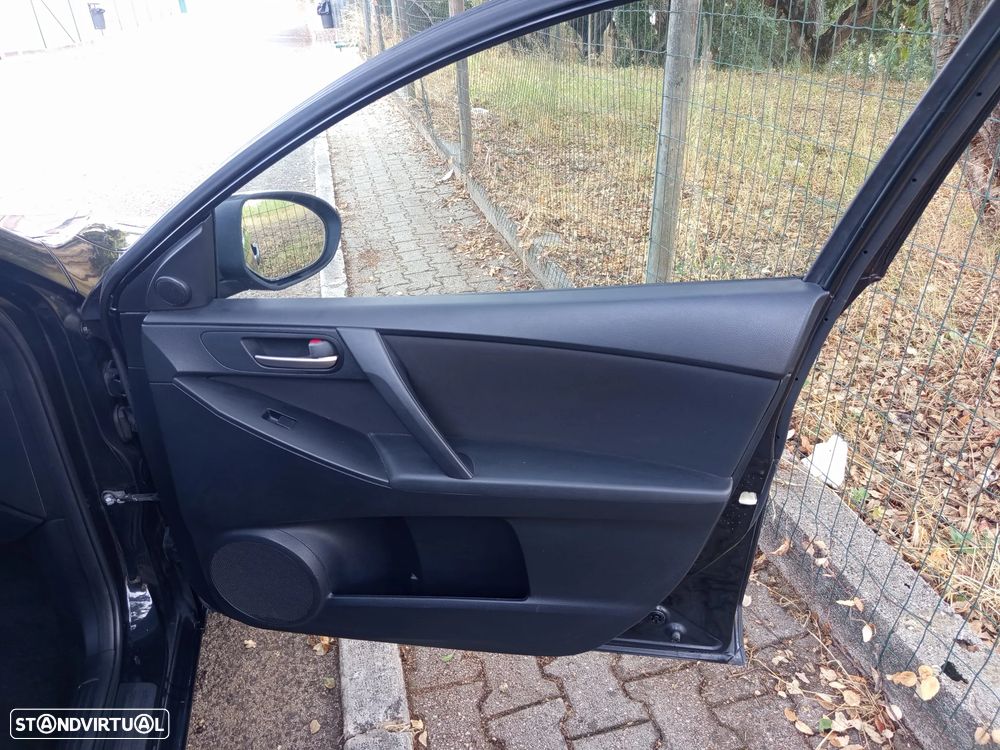 Mazda 3 Hatchback MZ-CD 1.6 Sport - 27