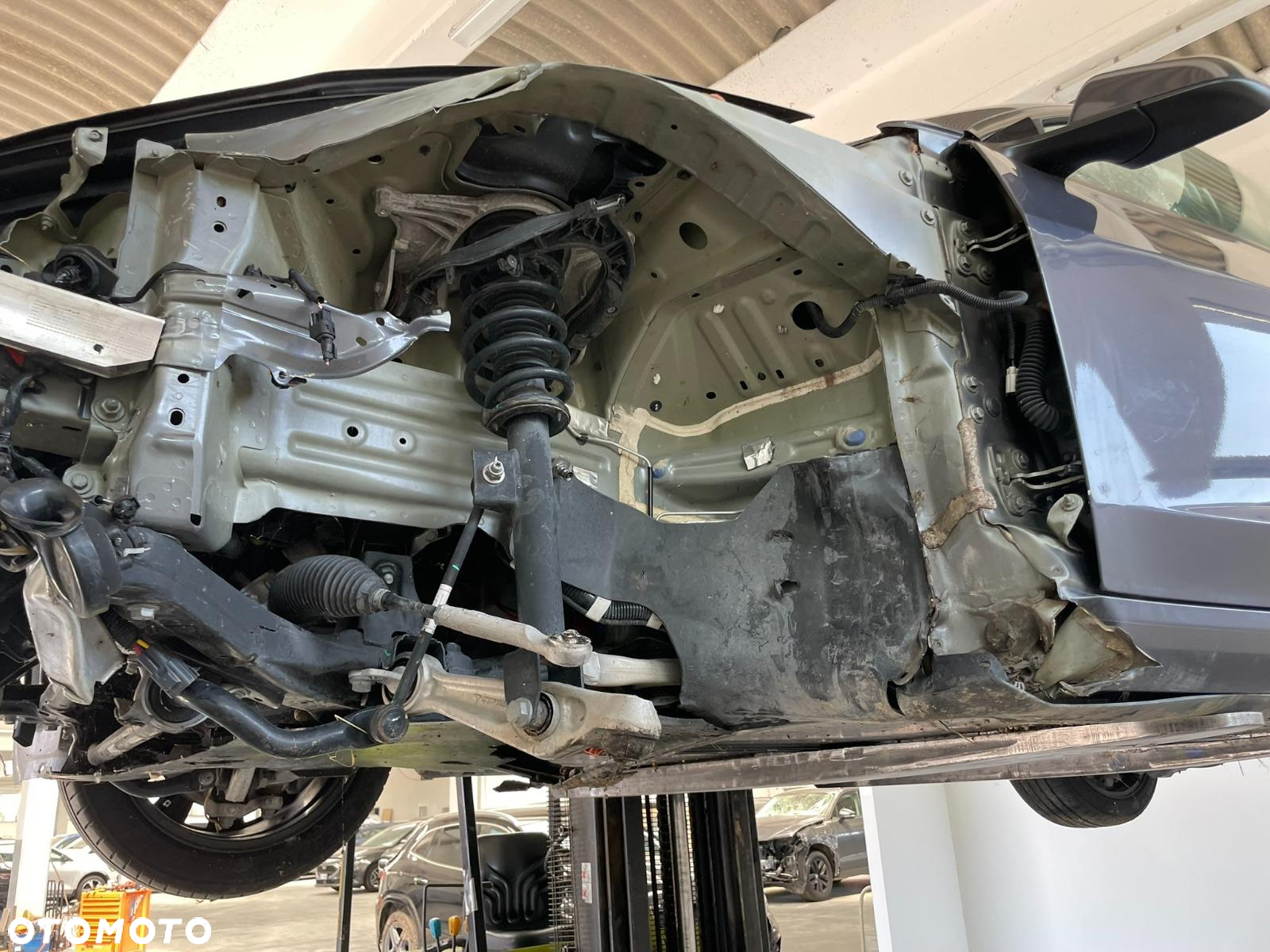 Tesla Model 3 Standard Reichweite Plus Hinterradantrieb - 24