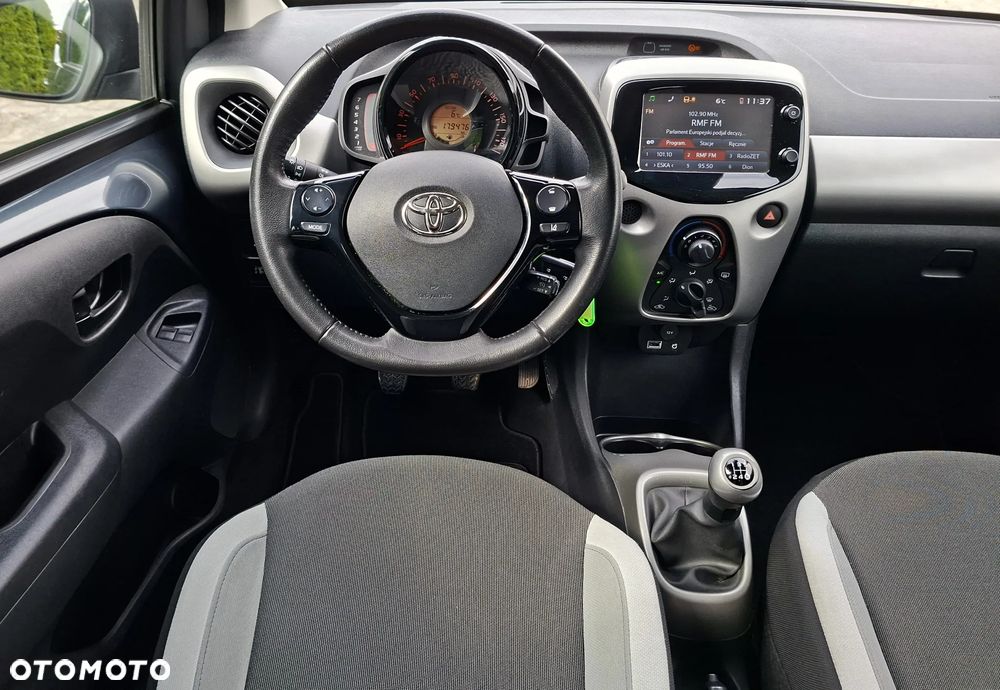 Toyota Aygo x-play touch - 7