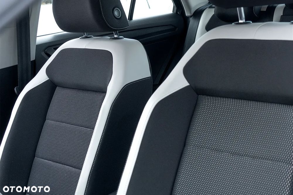 Volkswagen T-Roc - 11