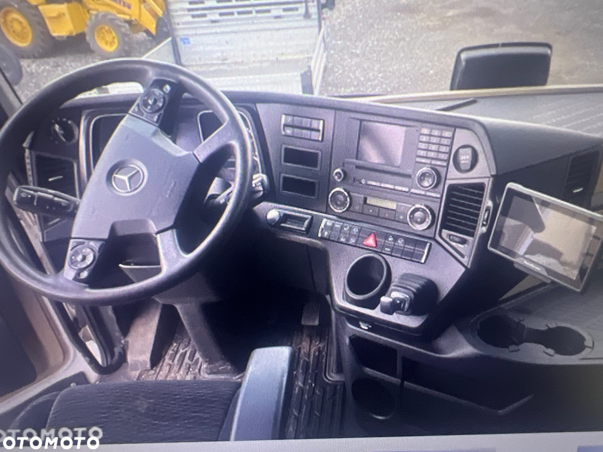 Mercedes-Benz Actros - 11