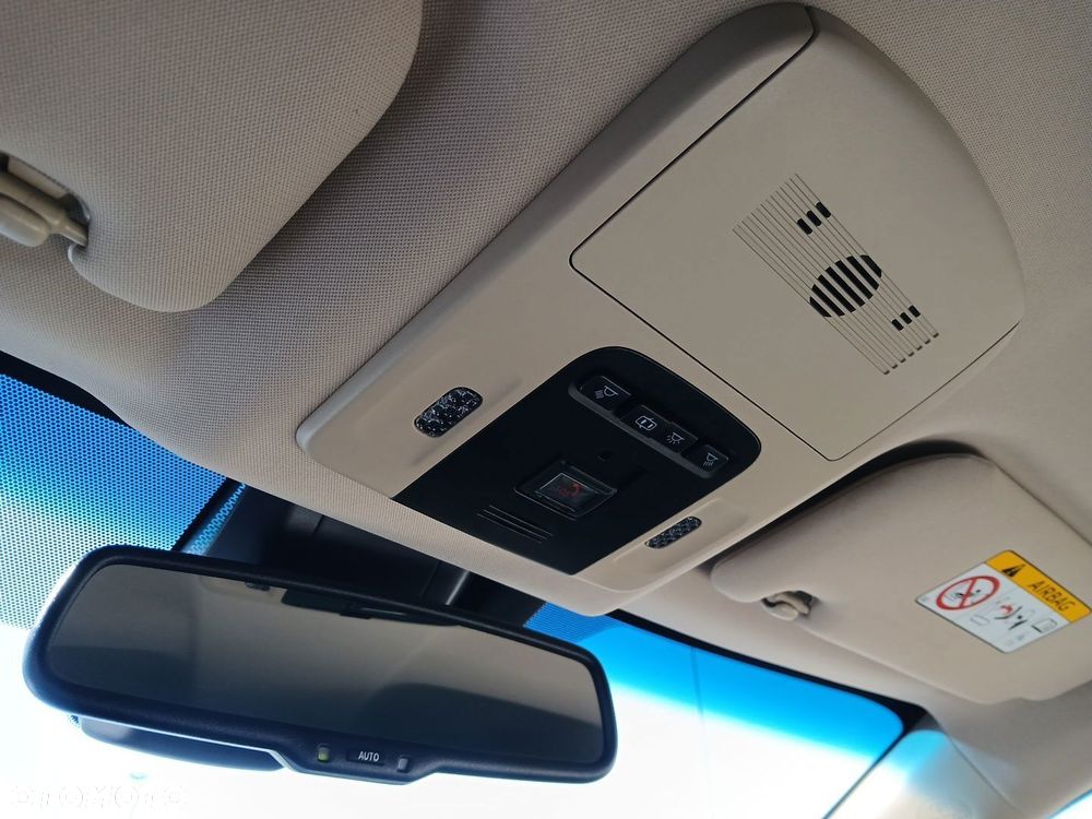 Toyota Camry 2.5 Hybrid Executive CVT - 38