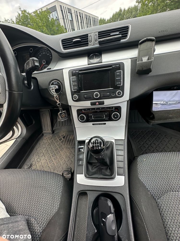 Volkswagen Passat 1.6 TDI DPF BlueMot Comfortline - 13