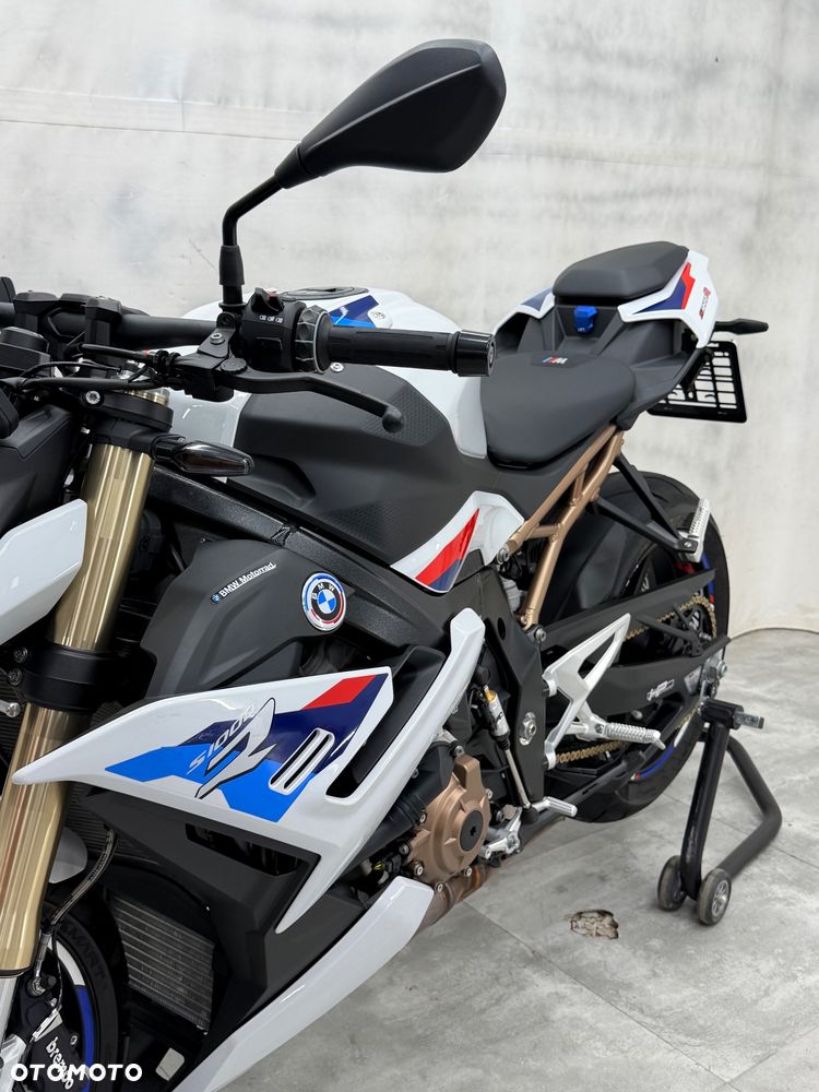 BMW S - 22