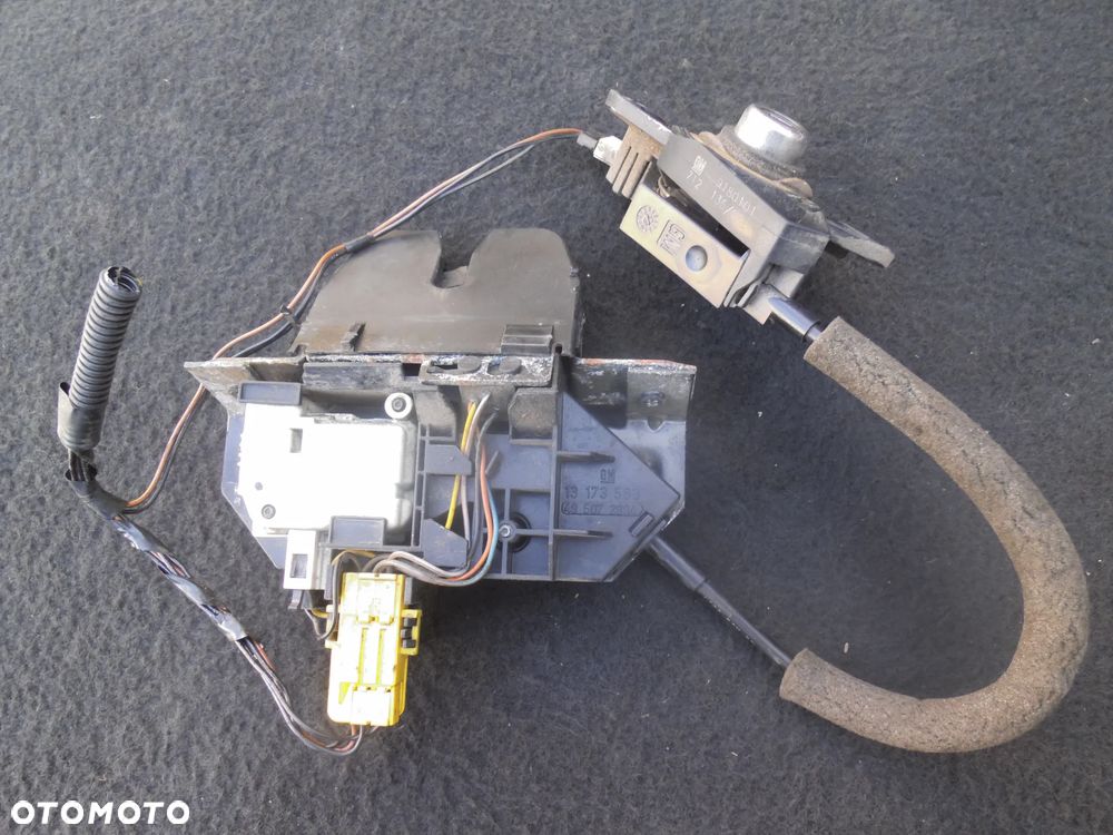 VECTRA C ZAMEK KLAPY BAGAŻNIKA 13173563 9180101 + WKŁADKA ORYGINAŁ OPEL POSIADAM 2SZT - 2