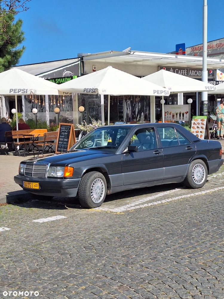 Mercedes-Benz W201 (190) - 1