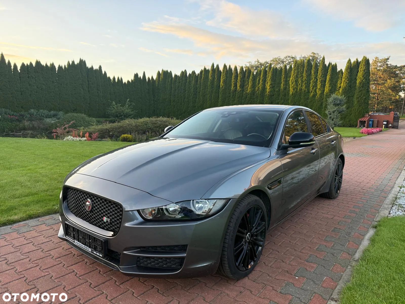 Jaguar XE 2.0 D R-Sport - 1