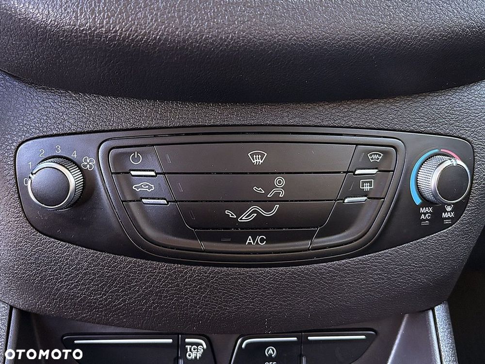 Ford transit-courier - 13