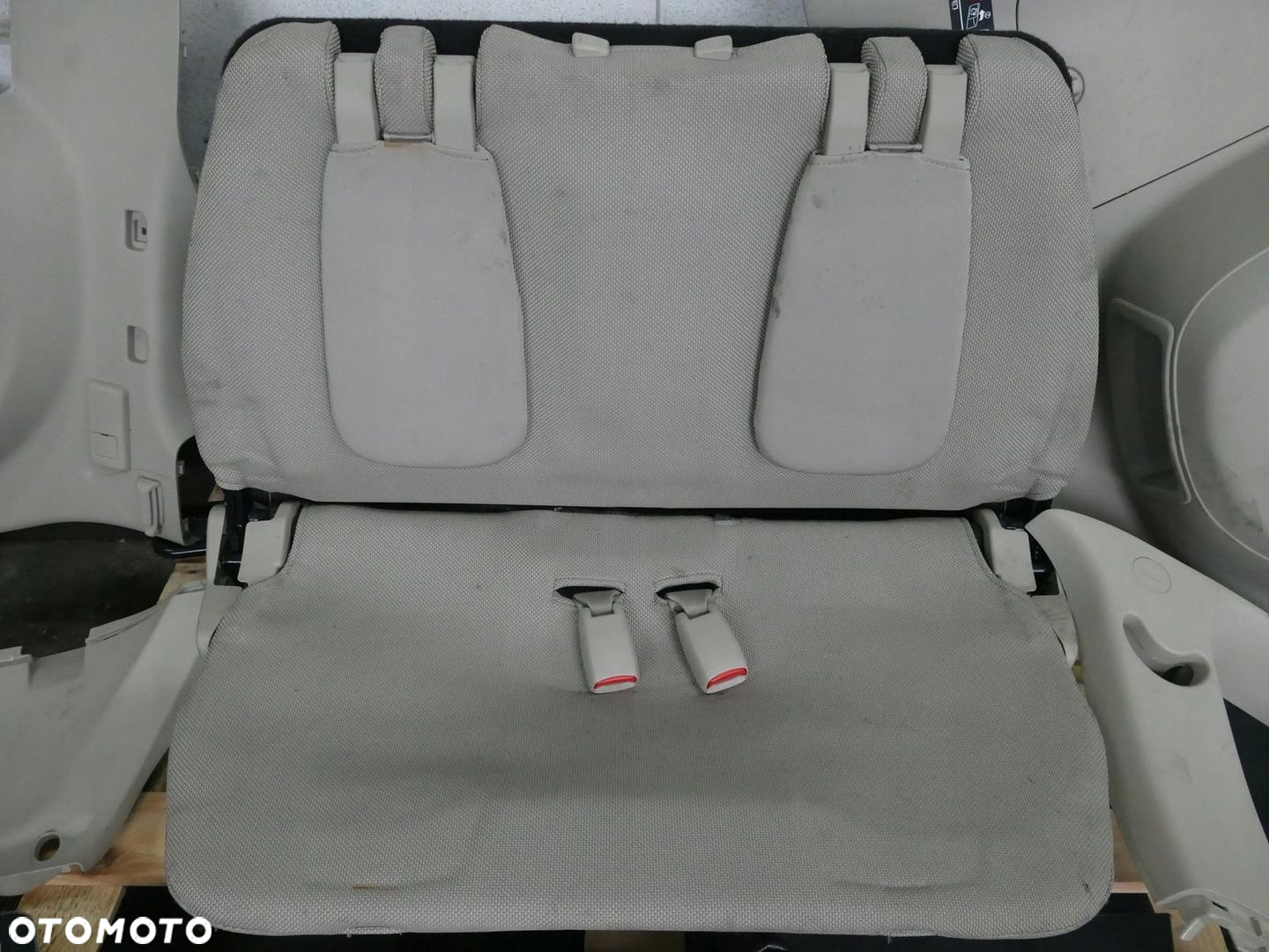 MITSUBISHI OUTLANDER II FOTEL 3-CIEGO RZĘDU TAPICERKA BOCZEK PAS DYWAN KPL - 4