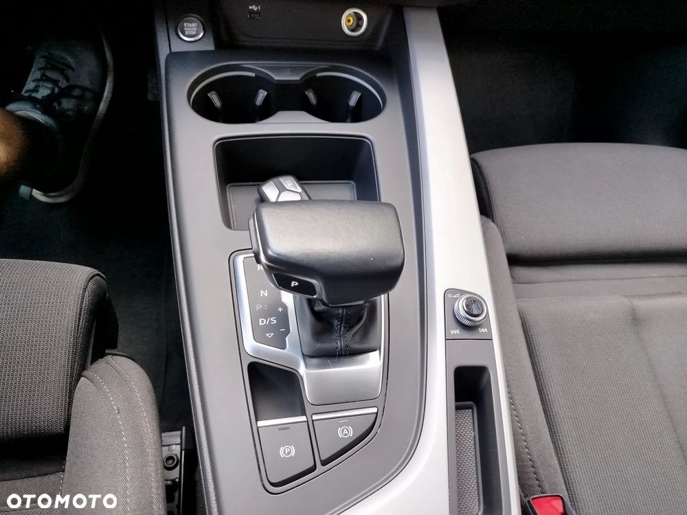 Audi A4 Limousine 35 TFSI mHEV Advanced S tronic - 24