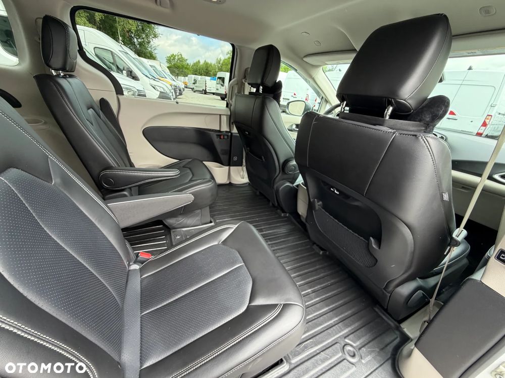 Chrysler Pacifica - 22
