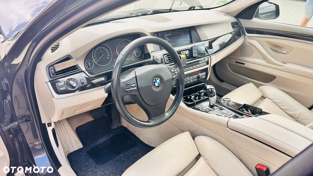 BMW Seria 5 530d xDrive - 14