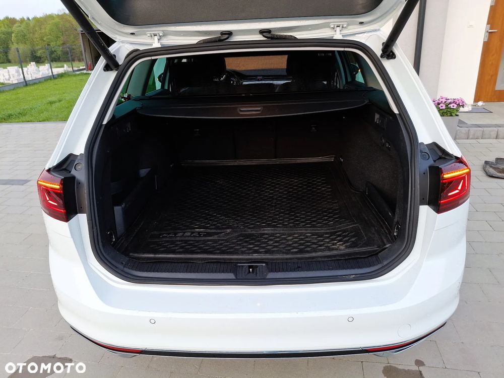 Volkswagen Passat Variant 2.0 TDI SCR DSG 4Motion Elegance - 34