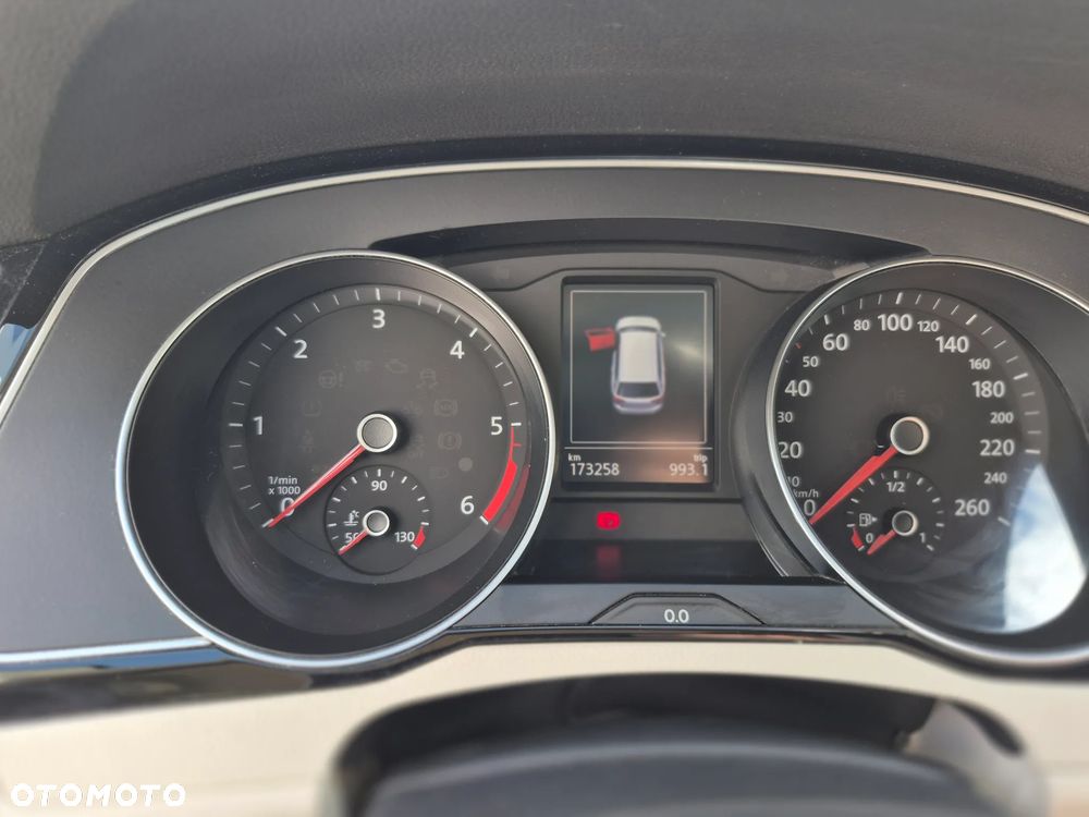 Volkswagen Passat - 6