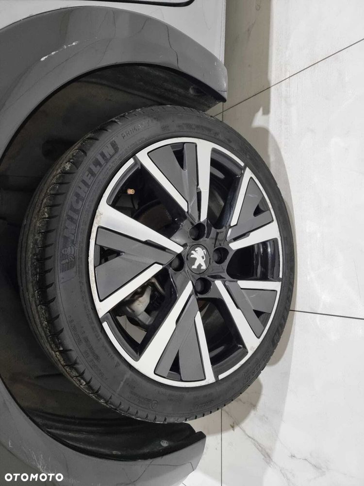 Peugeot 208 - 35