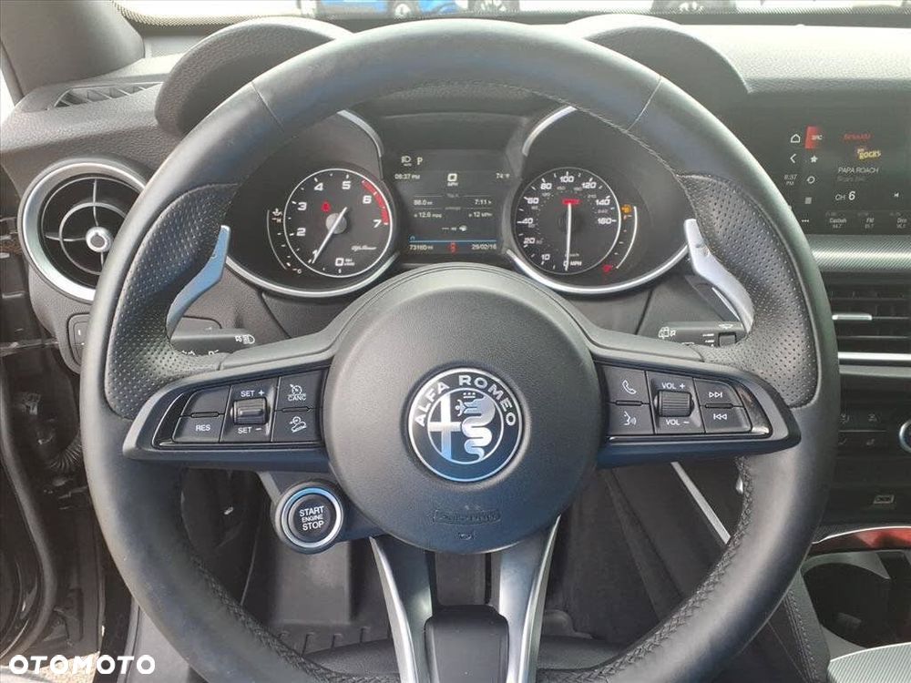 Alfa Romeo Stelvio - 11
