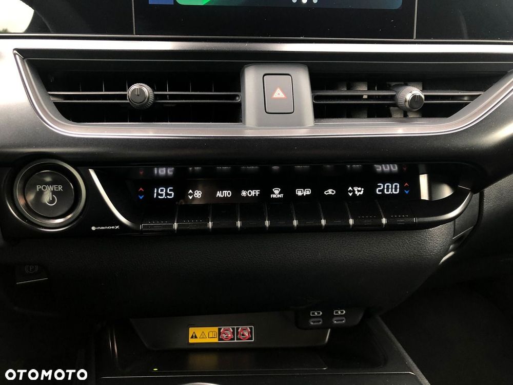 Lexus UX 300h Business - 21