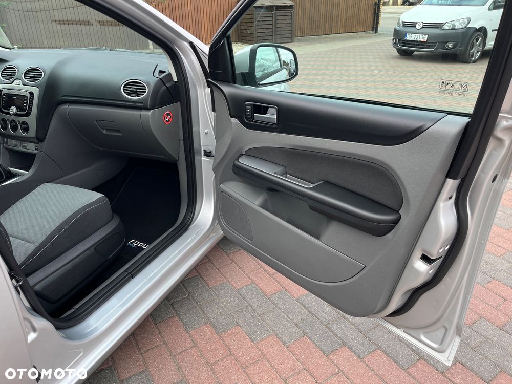 Ford Focus 1.6 Ti-VCT Trend + - 8